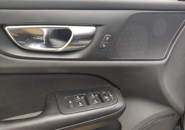 Volvo V60 cena 69699 przebieg: 280960, rok produkcji 2018 z Dobrzyca małe 781